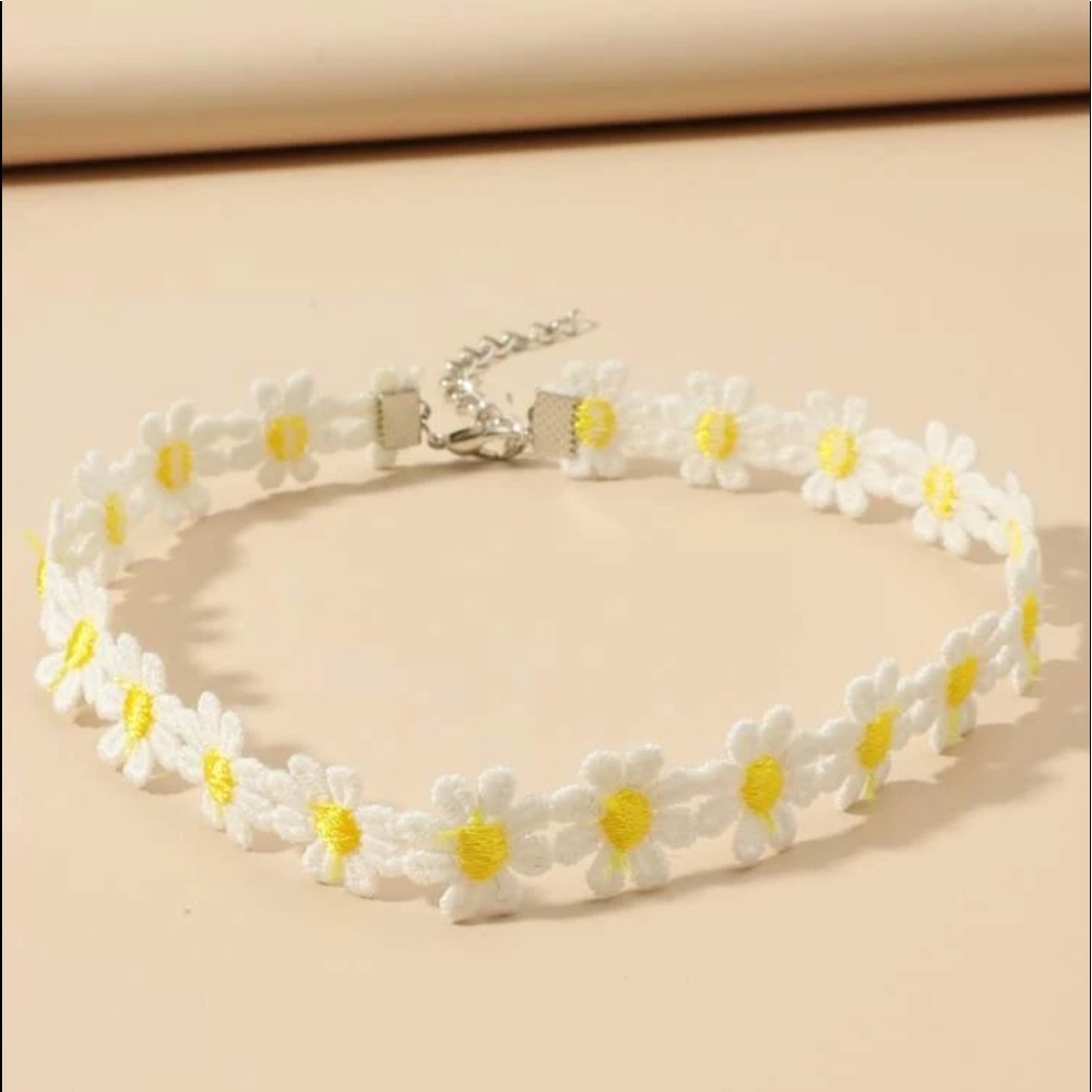 BOHO DAISY FLOWER CHOKER